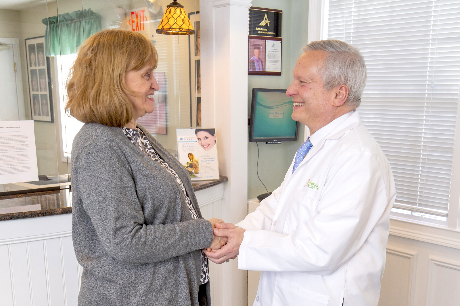 Dr. Randy Greenberg shaking hands with a patient